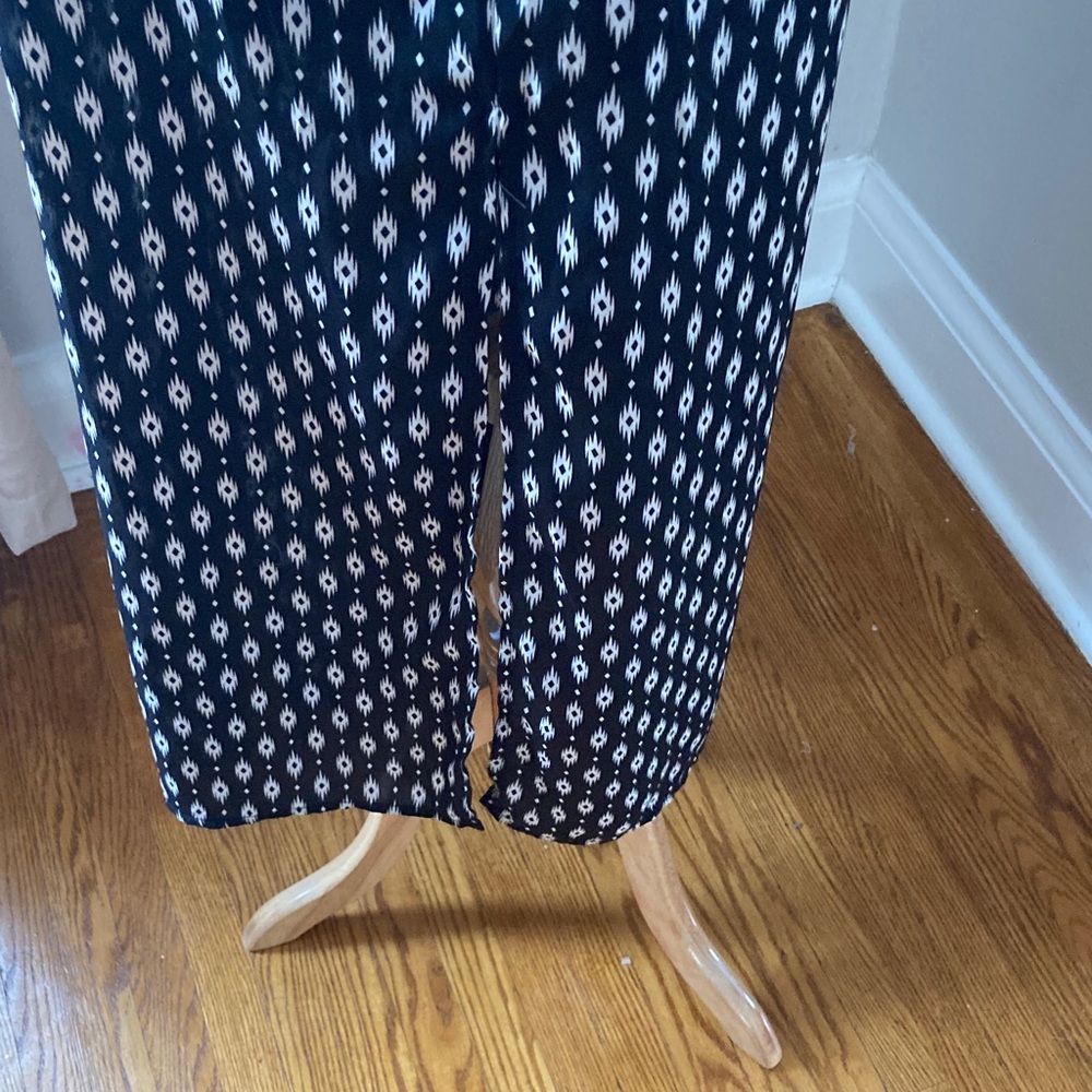 Rose & Olive - Black and Cream Patterned Midi Dress - Picture 6 of 6